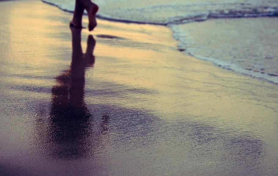 beach, reflection, summer, feet, water, sea, blurry, sand, glow HD wallpaper