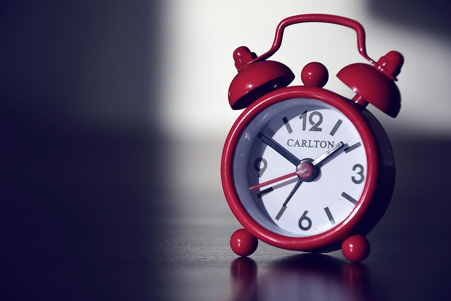 Red Carlton Alarm Clock, macro, time, indoors, accuracy, single object HD wallpaper
