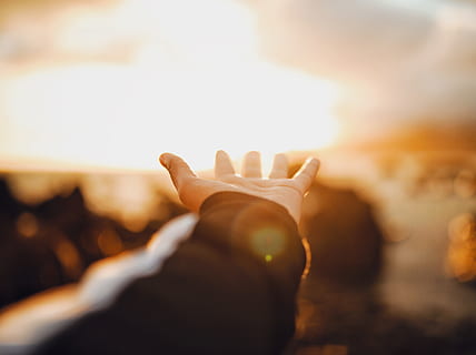 left human palm, worship, finger, prayer, person, flare, light HD wallpaper