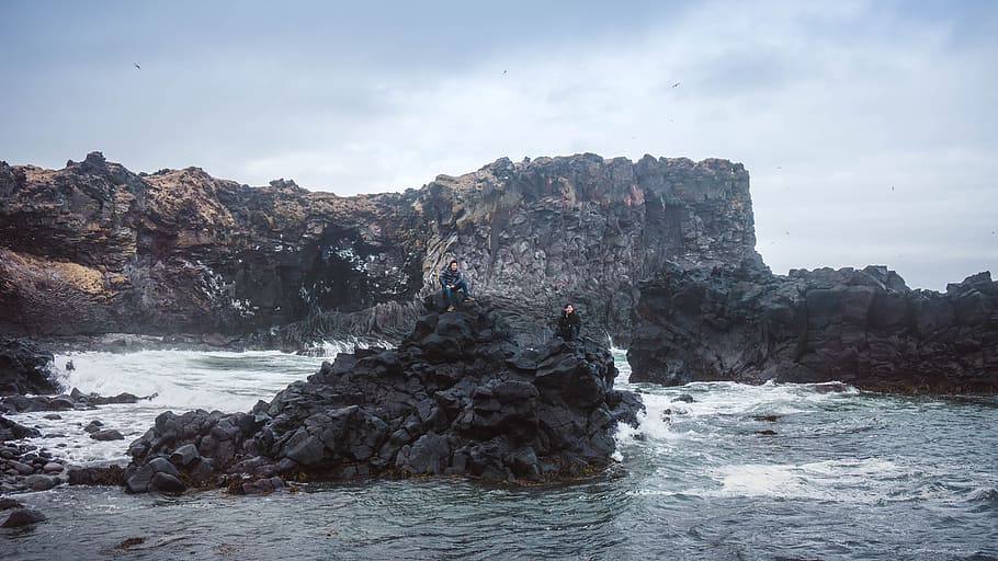 rock formation on body of wate r, water, sea, ocean, coast, shore HD wallpaper