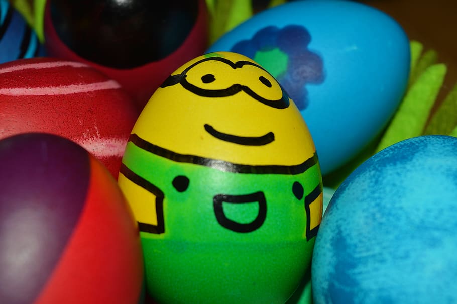 eggs, minions, colored, funny, colorful, cute, easter, close-up HD wallpaper