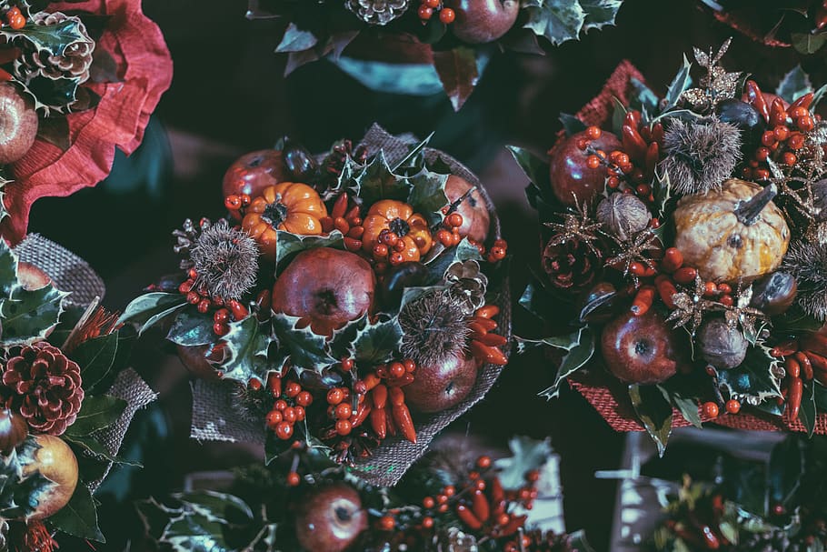 apple fruits on table, decoration, market, pepper, christmas HD wallpaper