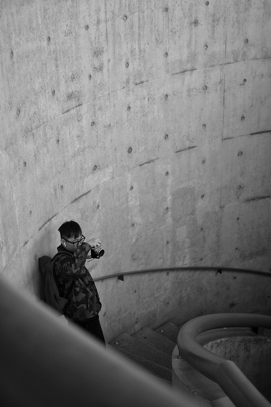 man holds camera on staircase, human, person, photographer, wall HD wallpaper