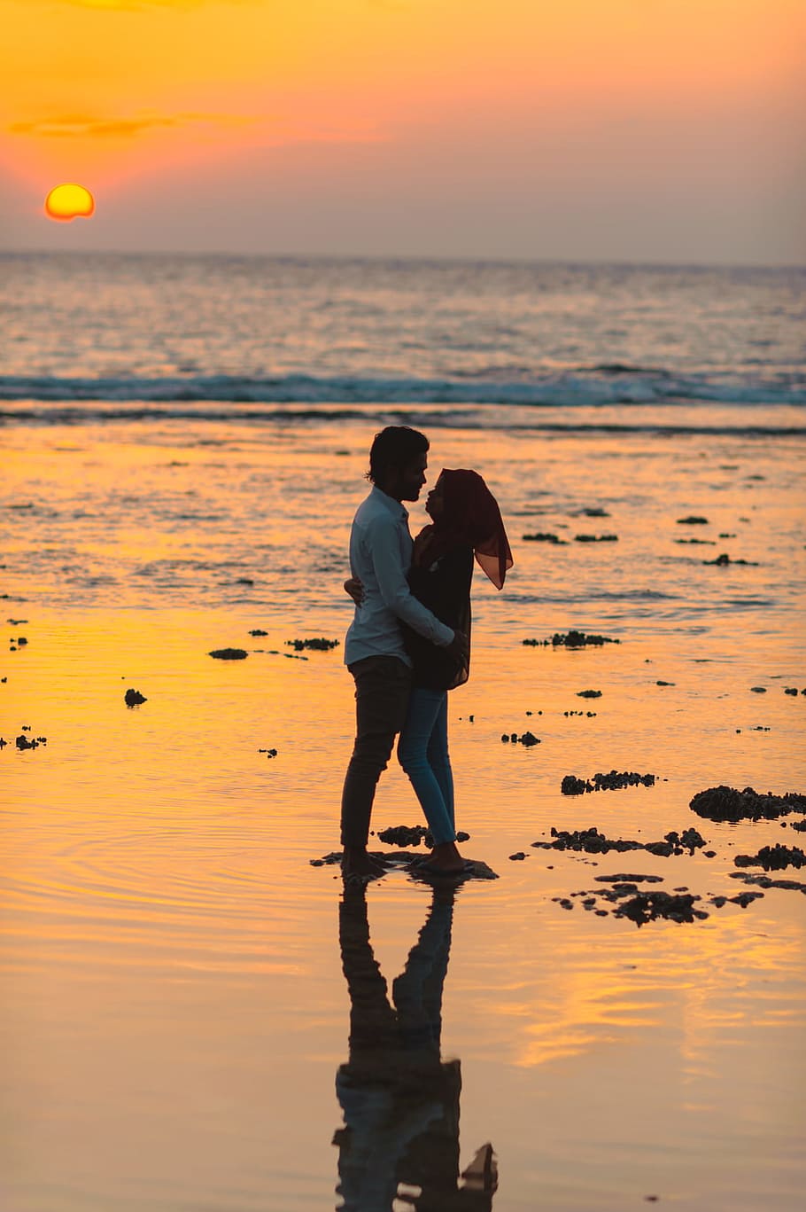 Man and Woman Hugging by the Seashore during Sunset, affair, affection, HD wallpaper