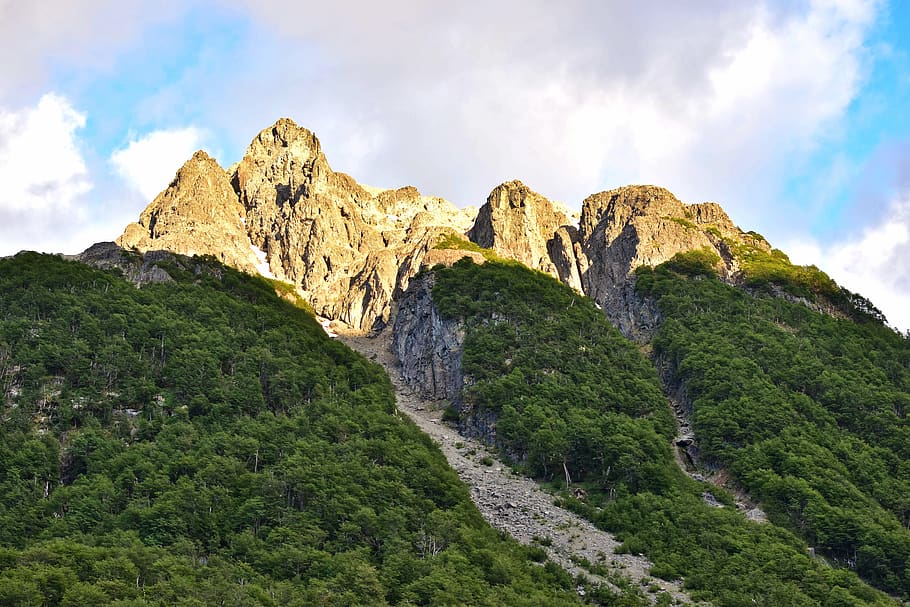 green tree covered mountain, cloud - sky, scenics - nature, rock HD wallpaper