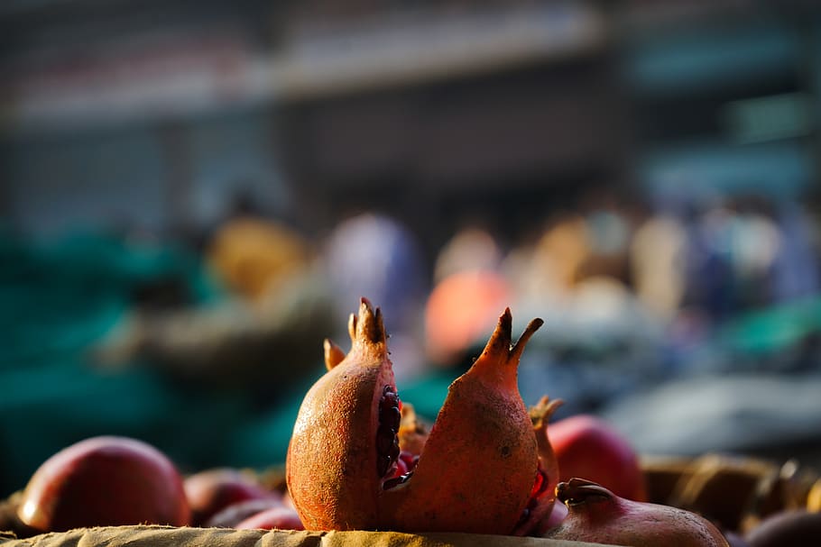 Focal Point Photo of Orange Fruit With Light Effects, blur, blurred background