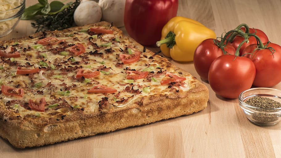 square-shaped vegetable pizza, food and drink, tomato, freshness
