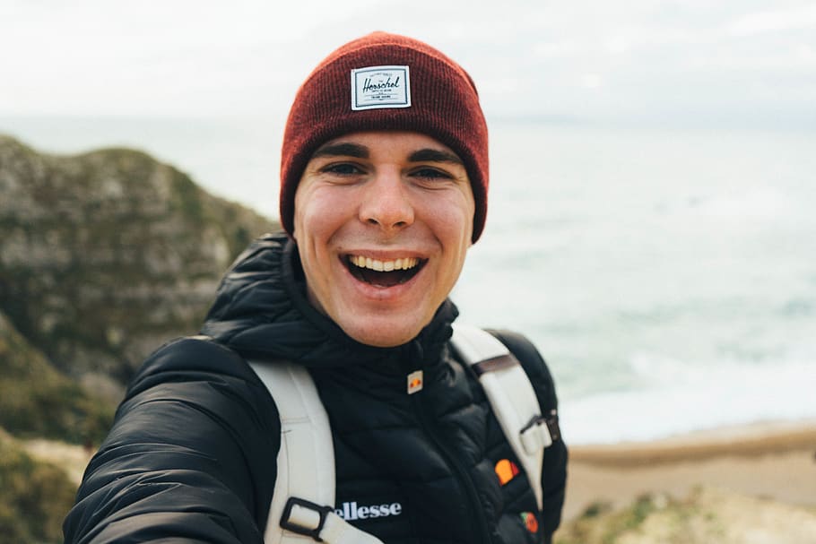 Man Taking Selfie While Smiling, bonnet, daylight, facial expression HD wallpaper