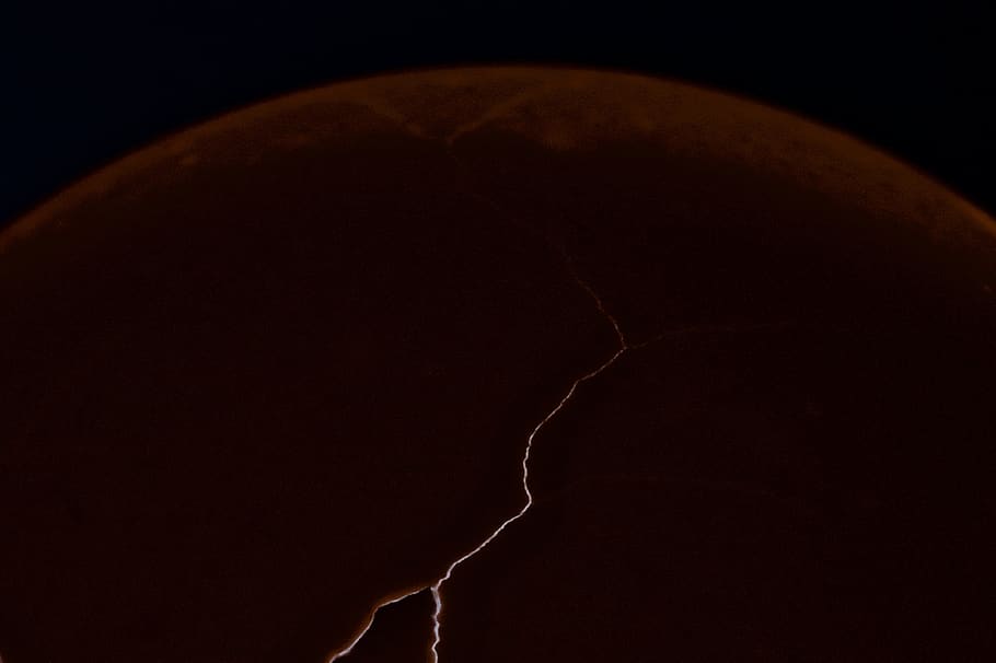 egg, crack, light, detail, macro, no people, night, nature HD wallpaper