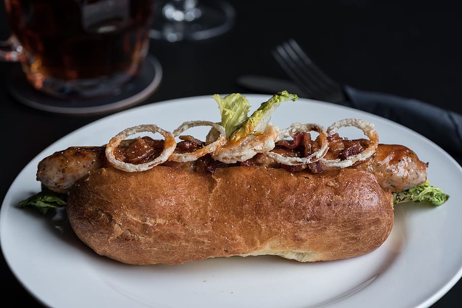 Rustique hot dog, bread, dinner, dish, lunch, onion, plate, pub HD wallpaper