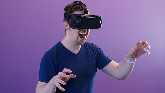 vr-virtual-reality-man-technology-thumbnail.jpg