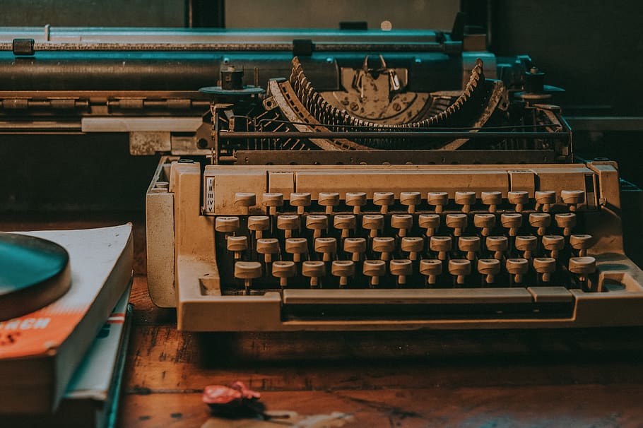 Close-Up Photo of Vintage Typewriter, 4k wallpaper, books, classic