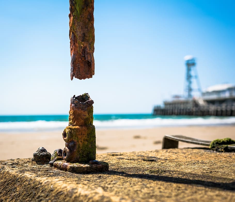 rust, sea, the sky, blue, coast, beach, ocean, old, the railing HD wallpaper