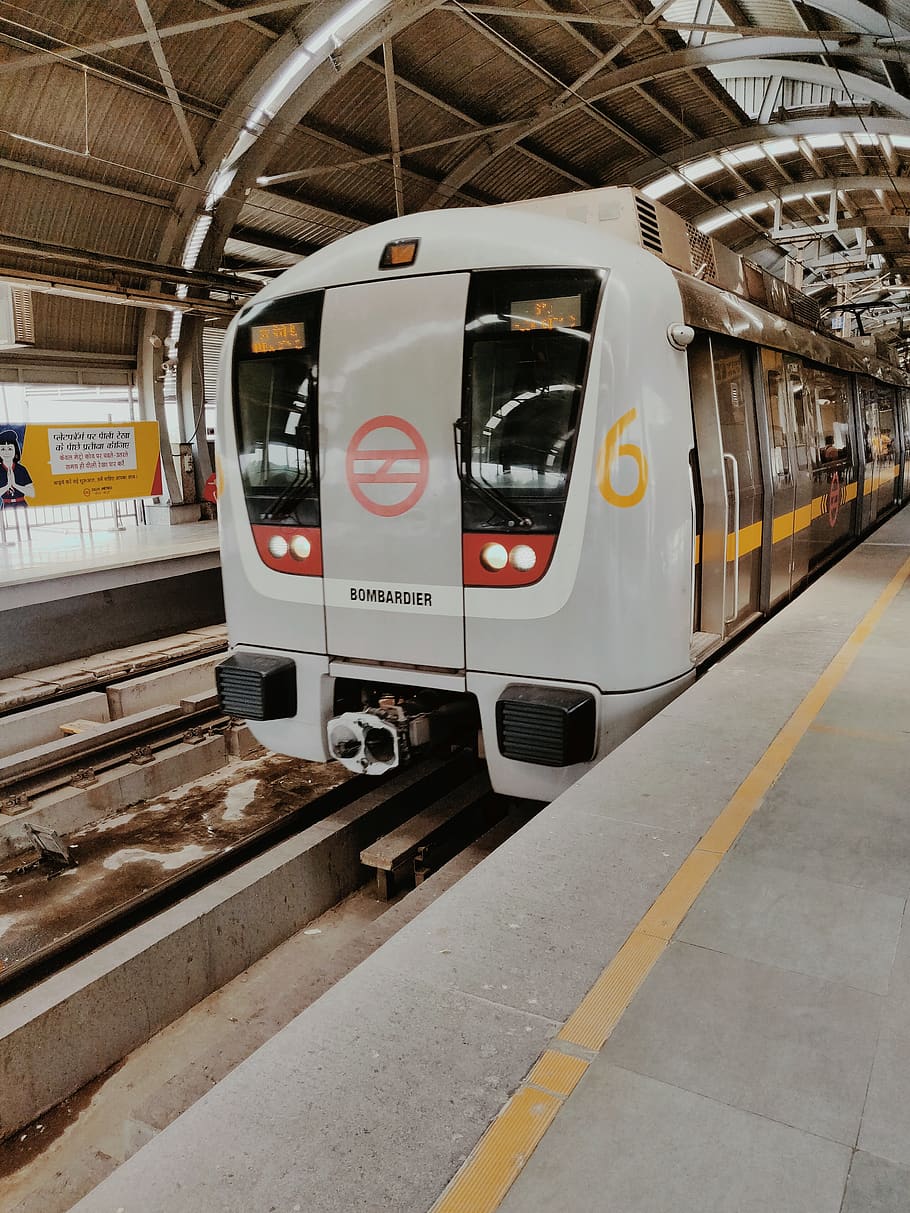 Gray Train Parking in Train Station, commute, commuter, engine HD wallpaper