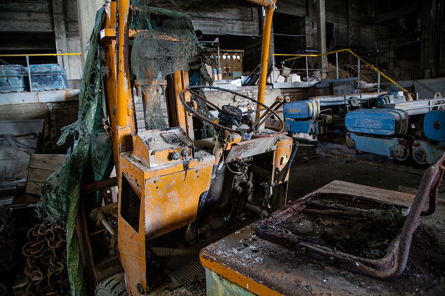 Yellow Metal Equipment, abandoned, empty, industry, rusty, truck HD wallpaper