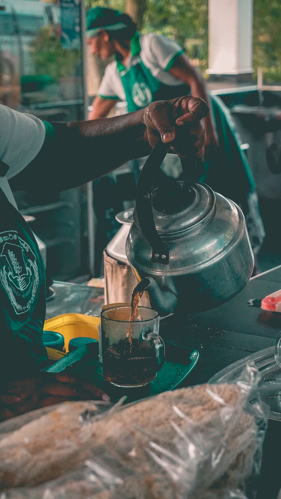 tea, coffee, drink, shop, real people, indoors, hand, food and drink HD wallpaper
