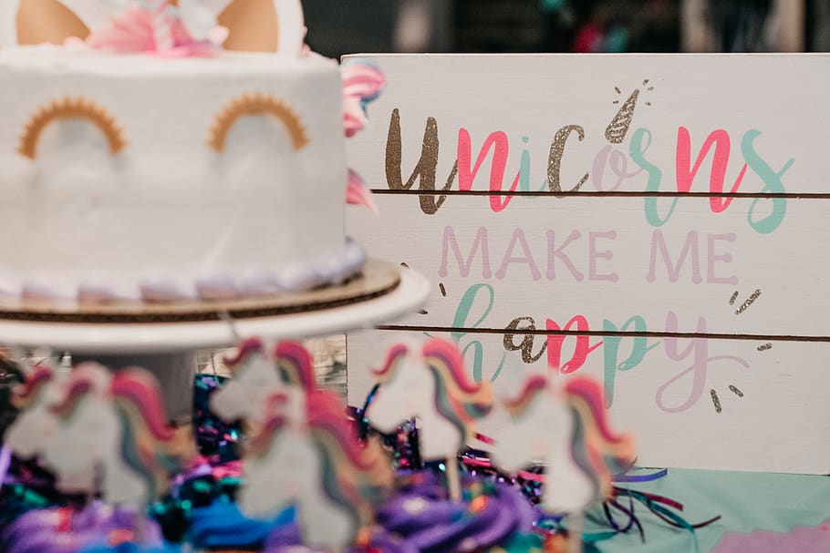 selective focus photography of unicorns make me happy pallet signage, HD wallpaper