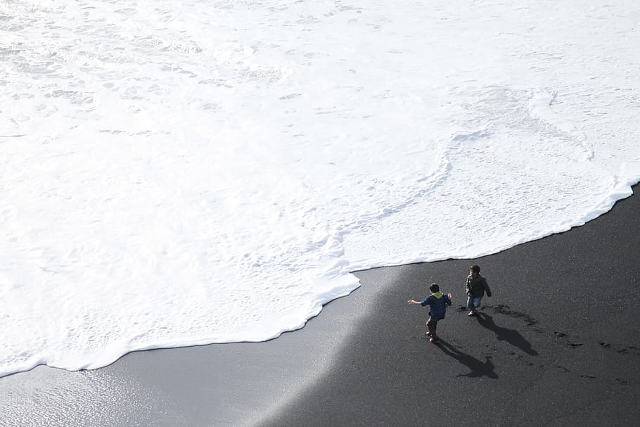 Two Person on the Beach, action, adventure, children, cold, enjoyment, HD wallpaper