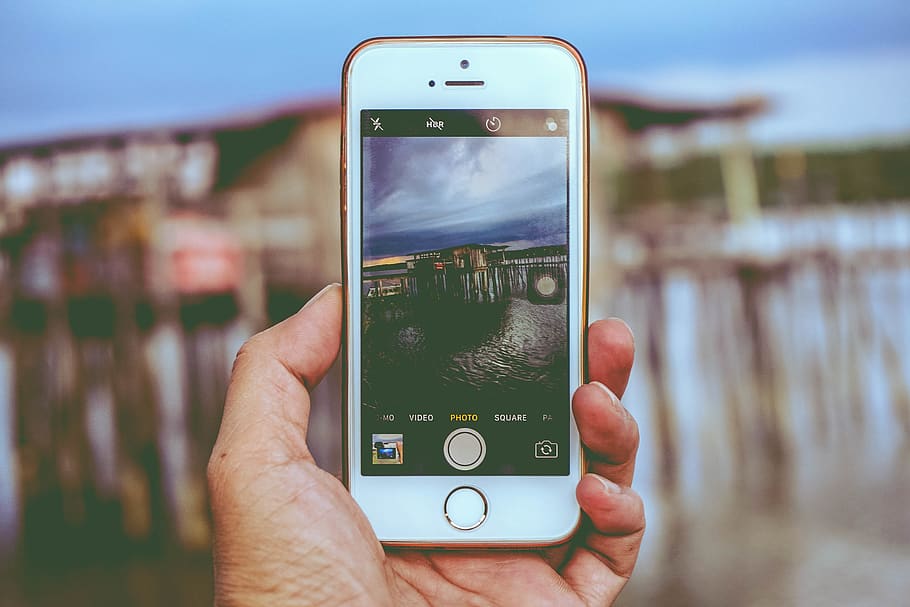 Picture Holding Iphone Taking Photo on House on Beach, apple HD wallpaper