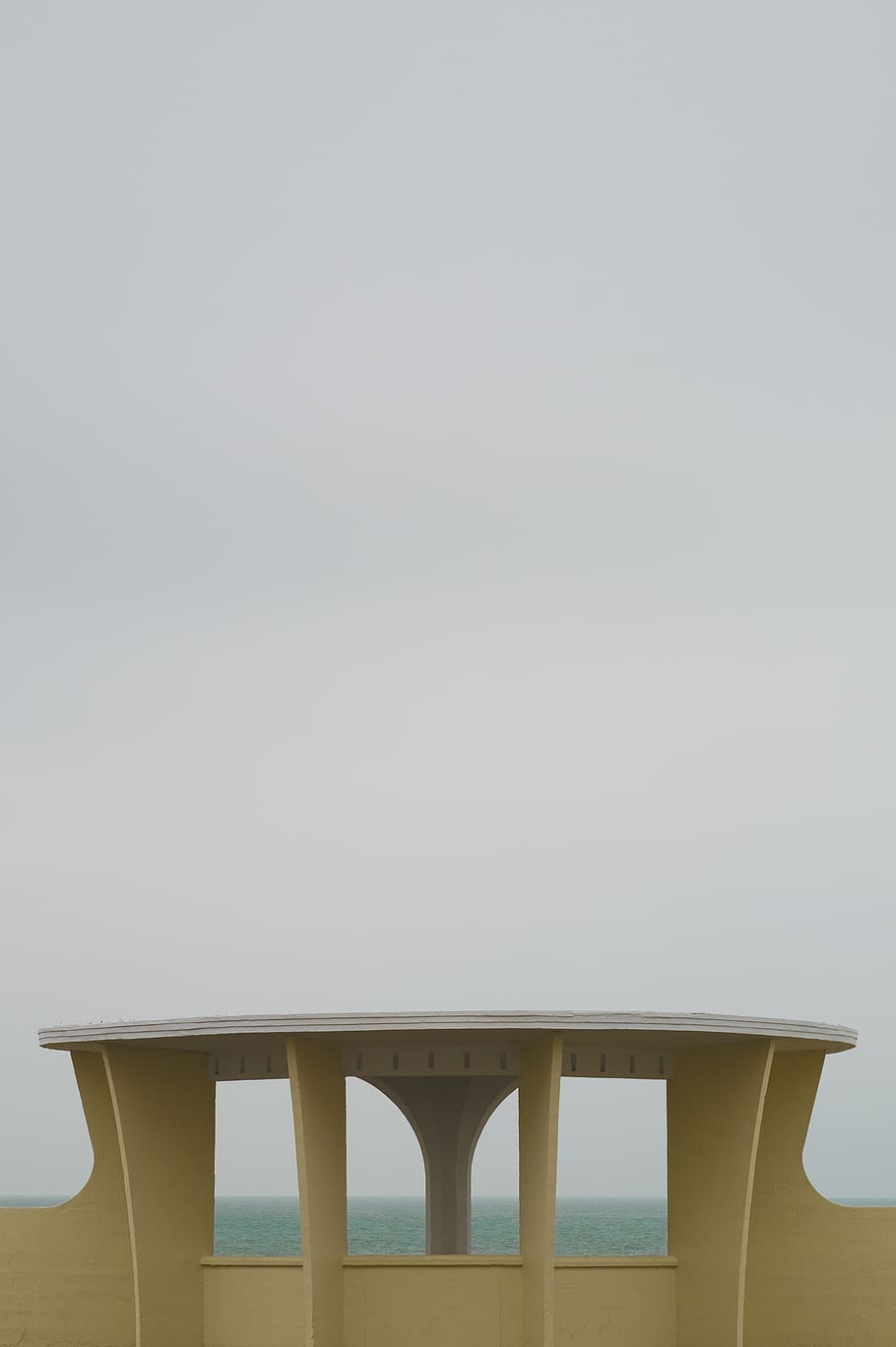 minimal, busstop, retro, minimalism, england, uk, pastel, sea HD wallpaper