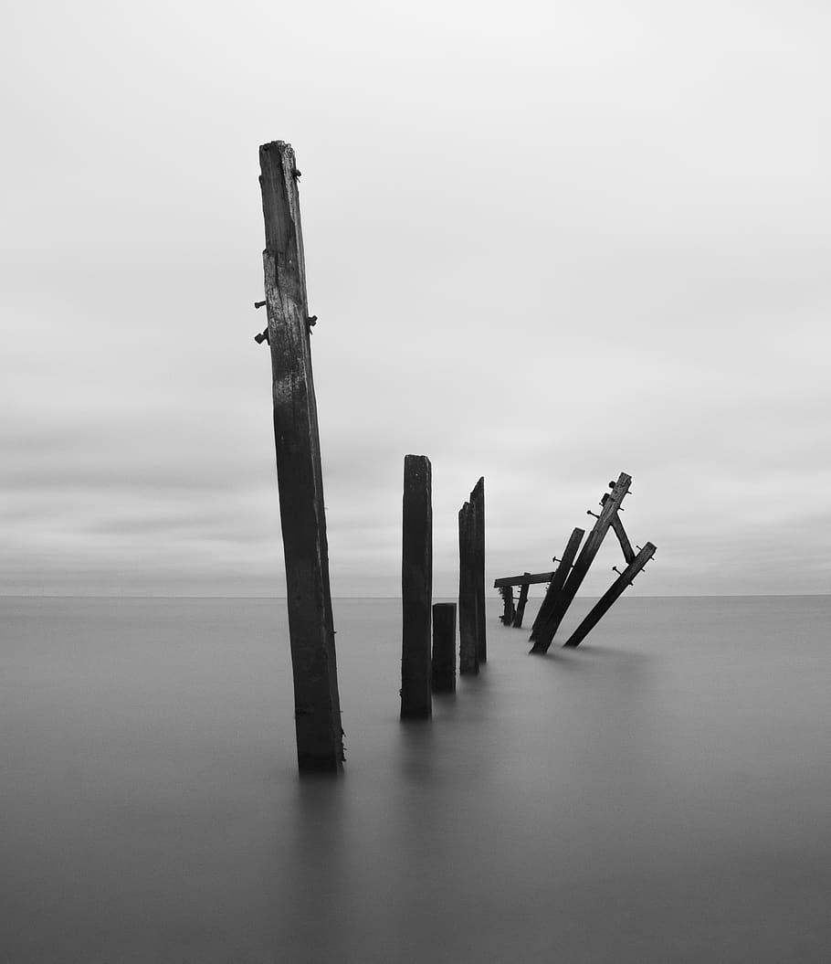 minimal, posts, decay, broken, old, historic, battered, sea HD wallpaper