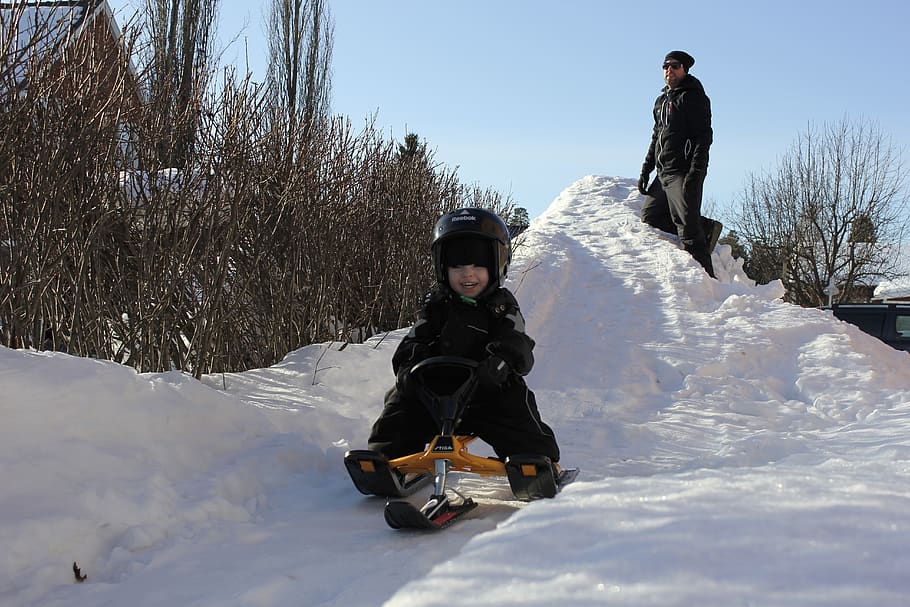 sledding, children, backe, play, helmet, winter, snow, the family HD wallpaper