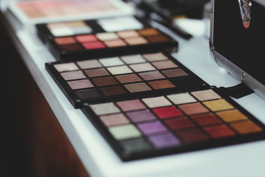 makeup, kit, colorful, cosmetics, close-up, indoors, focus on foreground HD wallpaper