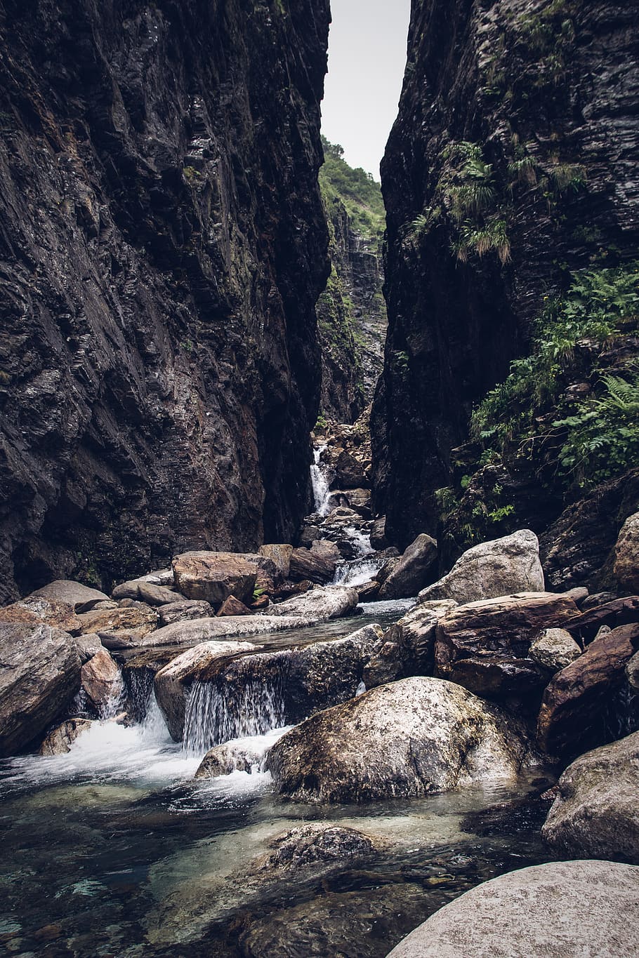 waterfalls between mountains, rock, rock - object, solid, beauty in nature HD wallpaper