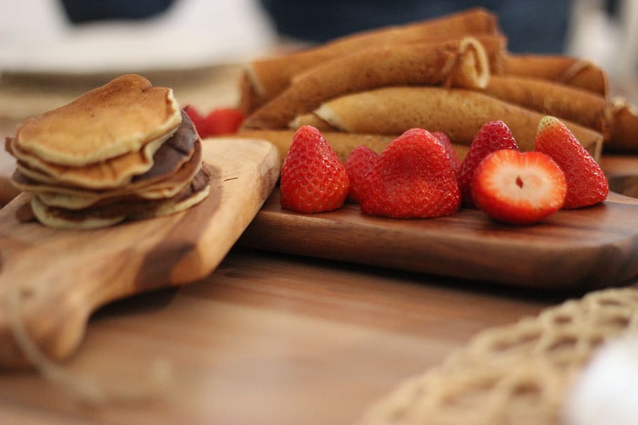 Strawberry Fruit on Brown Wooden Board, baking, biscuit, cake HD wallpaper