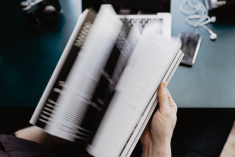 Reading a magazine, workspace, desk, time, break, entrepreneur HD wallpaper