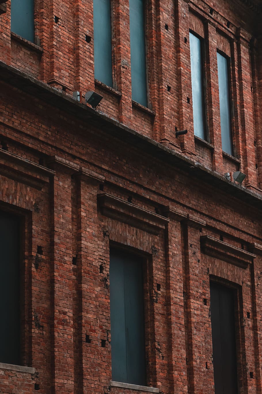 View of Brown Brick Buildings With Glass Windows, architectural design HD wallpaper