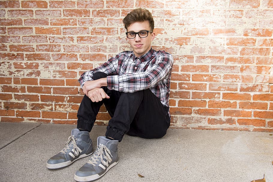 Man In Plaid Dress Shirt Sitting, boy, brick, brick wall, casual HD wallpaper
