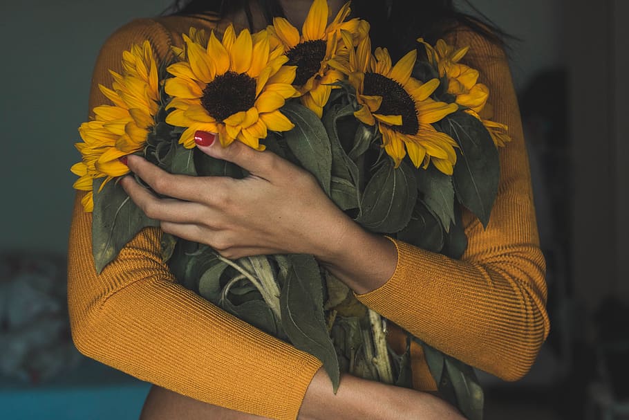 Woman Carrying Bunch Of Sunflowers, bloom, blossom, bouquet, flora HD wallpaper