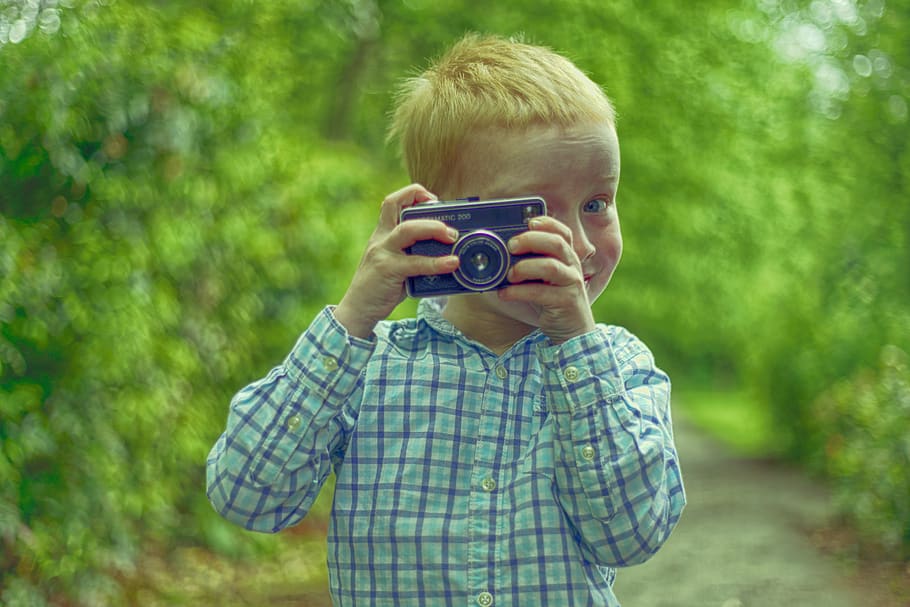 young, camera, film, chuld, kid, learning, photographer, green HD wallpaper