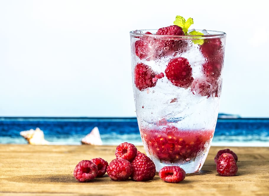 Red Raspberry in Clear Drinking Glass, antioxidant, beach, berries, HD wallpaper