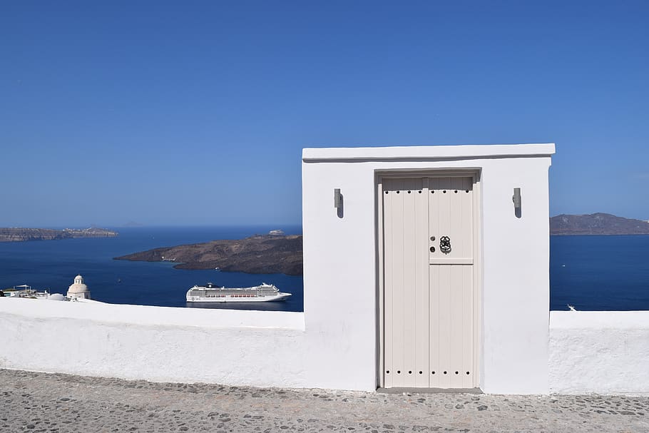 White Cruise Ship on Body of Water, architecture, beach, blue sky HD wallpaper