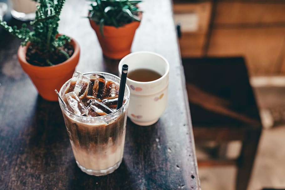 Iced Drink in Glass, beverage, breakfast, ceramic, chocolate HD wallpaper