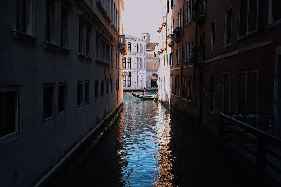 canal between buildings, vacation, tour, gondola, architecture HD wallpaper