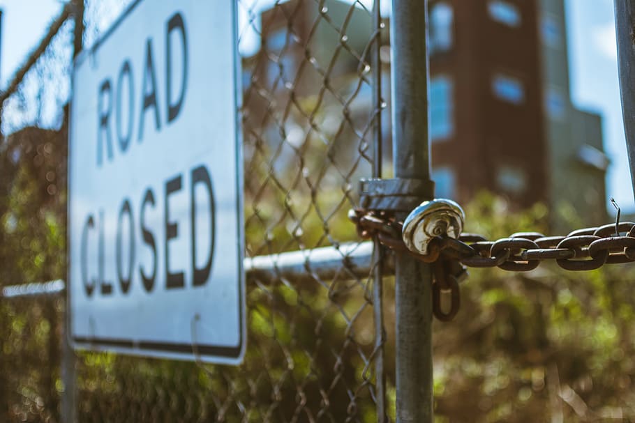 Road Closed Signage, architecture, blur, chain link fence, chains HD wallpaper