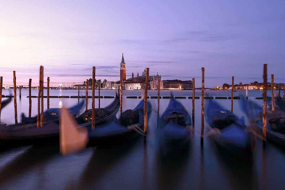 Gondola Boats in Venice Italy, architecture, blur, buildings HD wallpaper