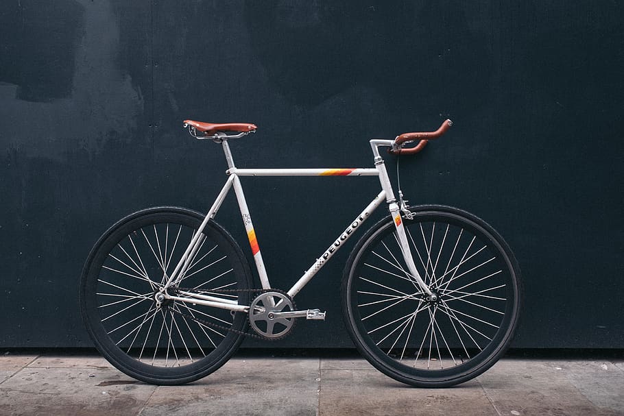 gray fixie bike leaning on black wall, transportation, bicycle, HD wallpaper