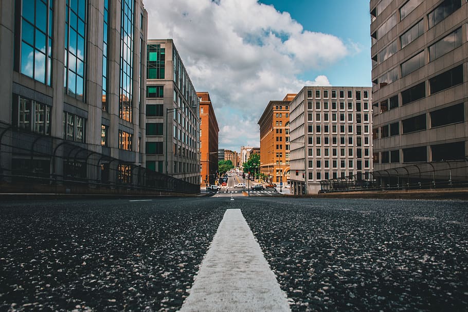 empty road, asphalt, tarmac, building, urban, town, city, office building HD wallpaper