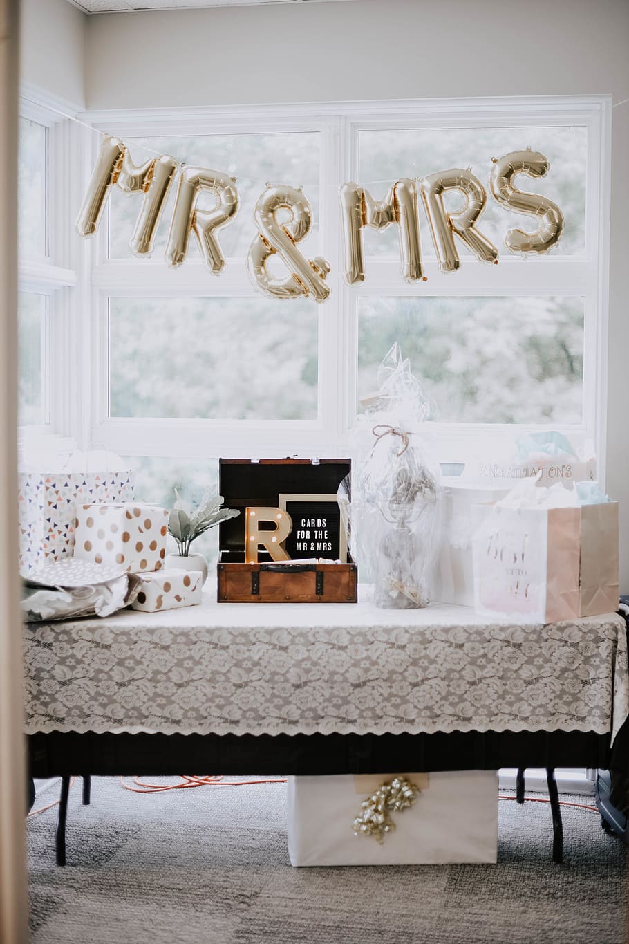wedding couple table decoration, home decor, furniture, cushion HD wallpaper