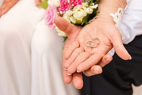 Bride and groom’s hands with wedding rings, newlywed, love HD wallpaper
