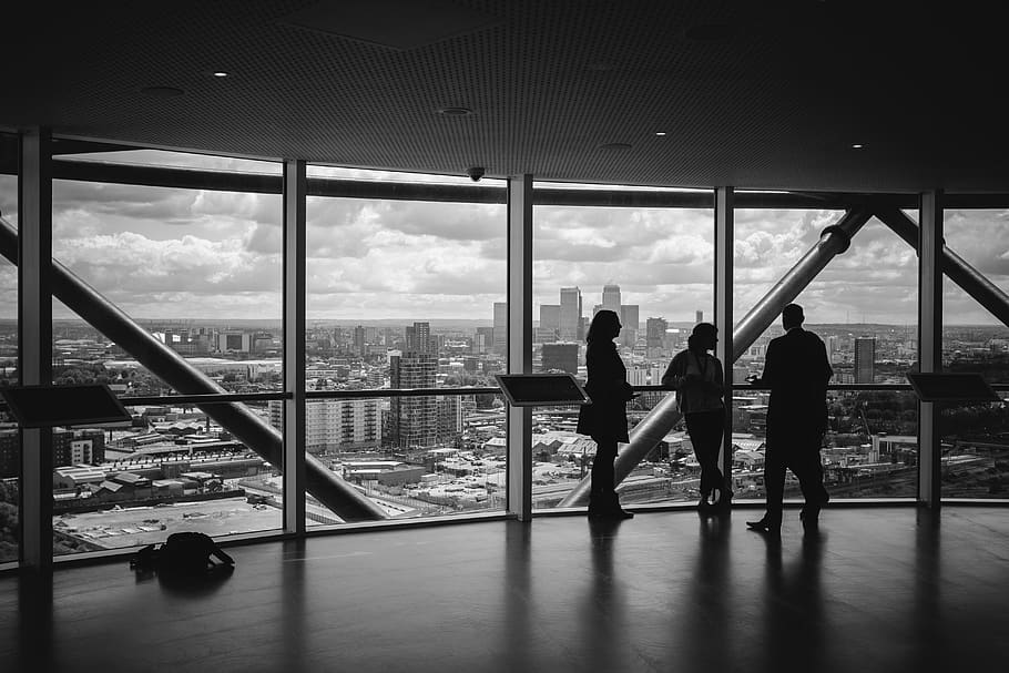 people standing inside city building, glass - material, architecture HD wallpaper