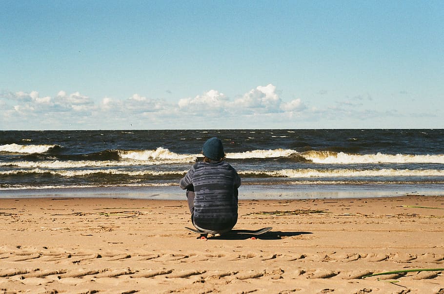 Person in Sand Looking over Ocean Waves, beach, daylight, landscape HD wallpaper