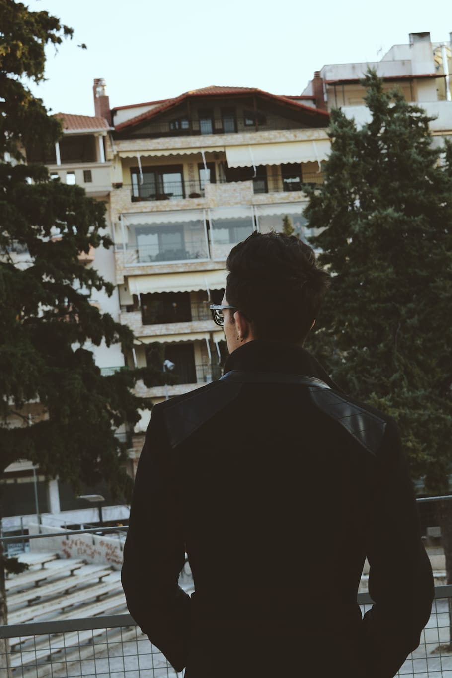 guy, man, men, male, coat, style, glasses, looking, city, people HD wallpaper