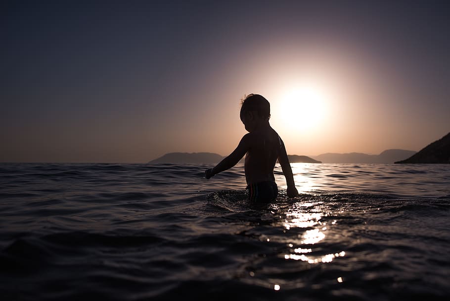 child, bathing, ocean, sea, silhouette, backlight, evening HD wallpaper