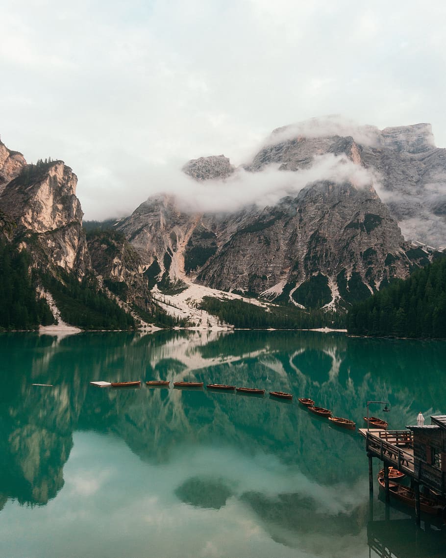 boats on body of water near mountain, cloud, mist, fog, reflection HD wallpaper