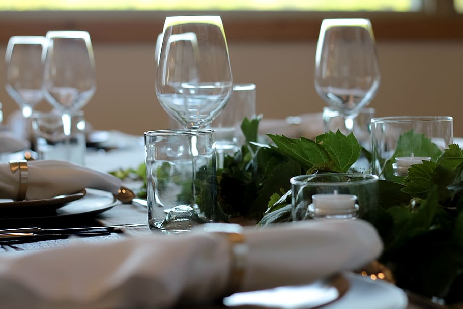 wine glasses, elegant table setting, wineglass, food and drink HD wallpaper